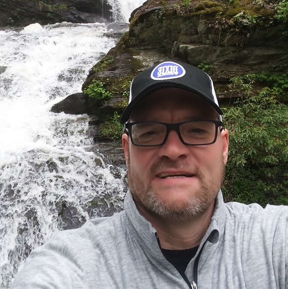 COPY - Meet your Posher, Kevin - Picture 2 of 2